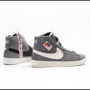 Nike high top shoes!!